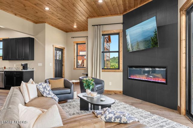 2029 Starr Crest Drive, Sevierville, TN 37876