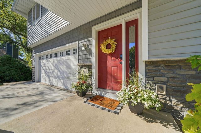 1568 27th Avenue NW, New Brighton, MN 55112