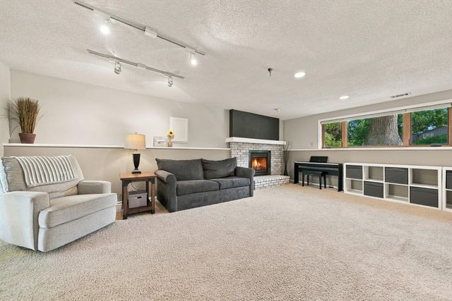 1568 27th Avenue NW, New Brighton, MN 55112