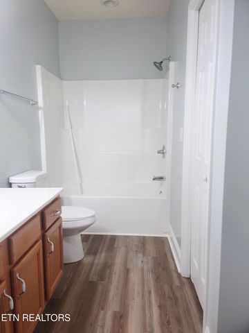 127 Hatleyberry St, Oak Ridge, TN 37830
