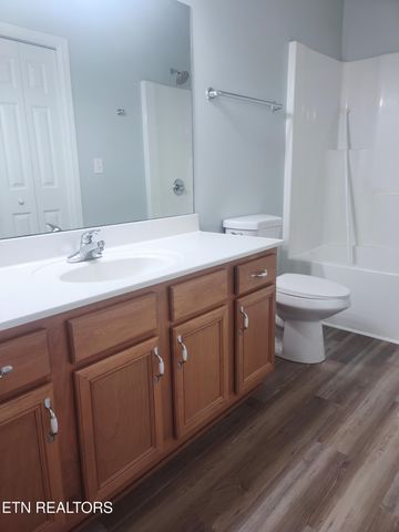 127 Hatleyberry St, Oak Ridge, TN 37830