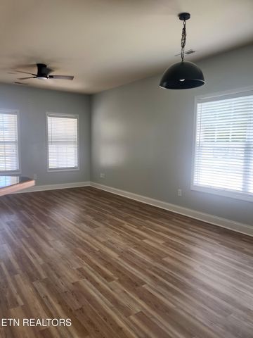 127 Hatleyberry St, Oak Ridge, TN 37830
