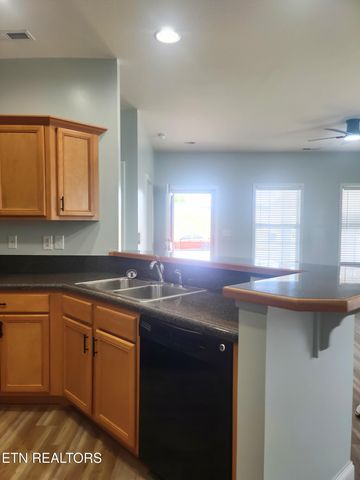 127 Hatleyberry St, Oak Ridge, TN 37830