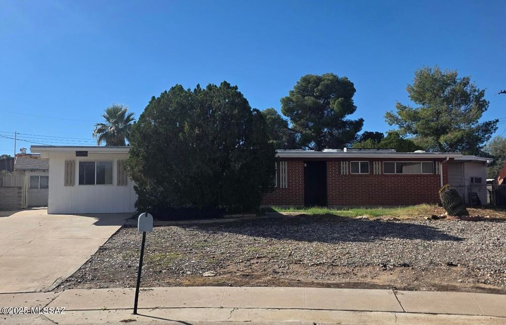 7220 E Pierce Street, Tucson, AZ 85710