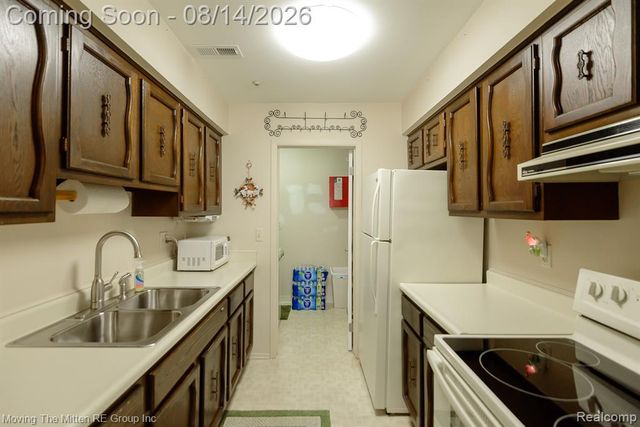 37587 Barkridge Circle, Westland, MI 48185