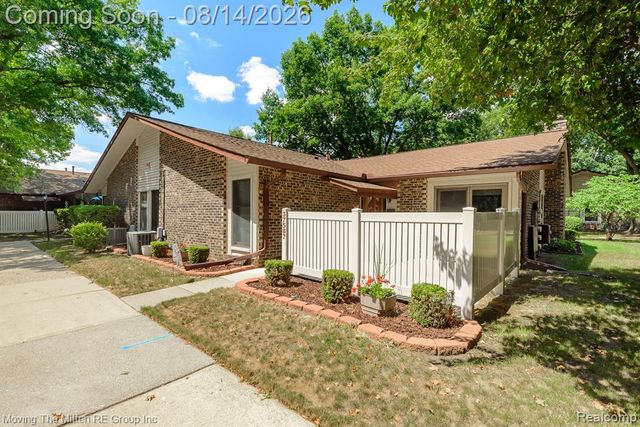 37587 Barkridge Circle, Westland, MI 48185