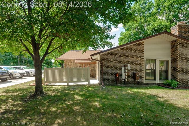 37587 Barkridge Circle, Westland, MI 48185