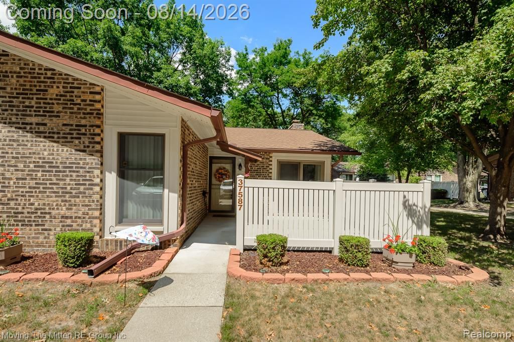 37587 Barkridge Circle, Westland, MI 48185
