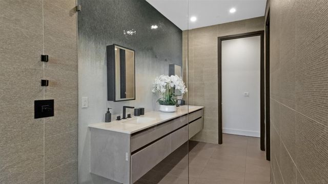 823 Ponce De Leon Drive, Fort Lauderdale, FL 33316
