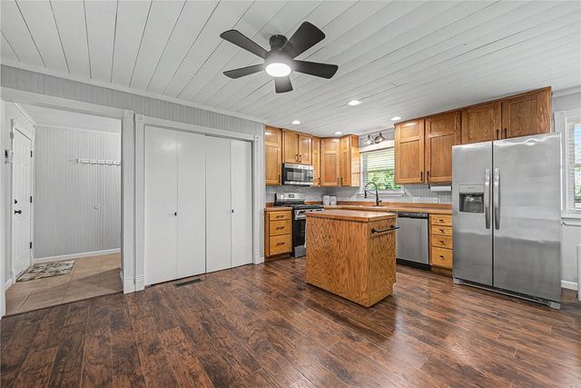 1606 W Green Acres Drive, Rogers, AR 72758