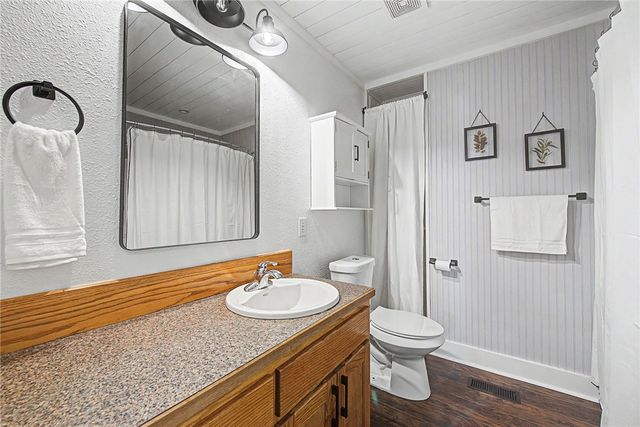1606 W Green Acres Drive, Rogers, AR 72758