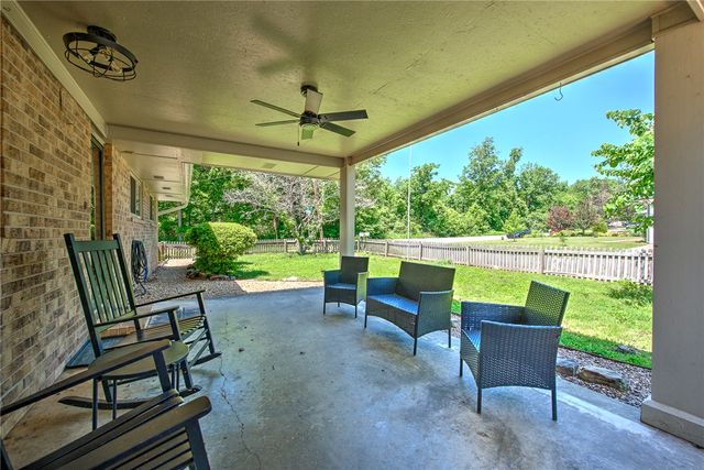 1606 W Green Acres Drive, Rogers, AR 72758
