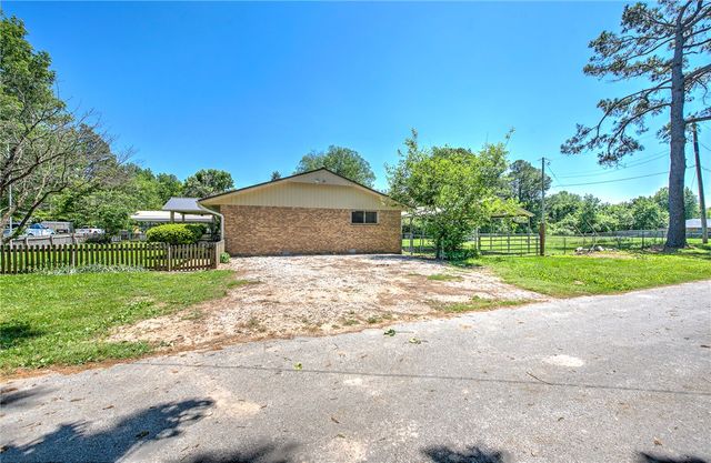 1606 W Green Acres Drive, Rogers, AR 72758