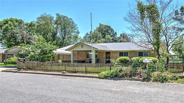 1606 W Green Acres Drive, Rogers, AR 72758