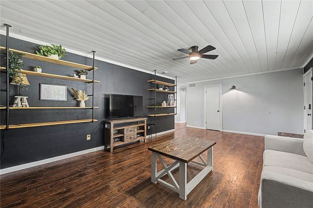 1606 W Green Acres Drive, Rogers, AR 72758