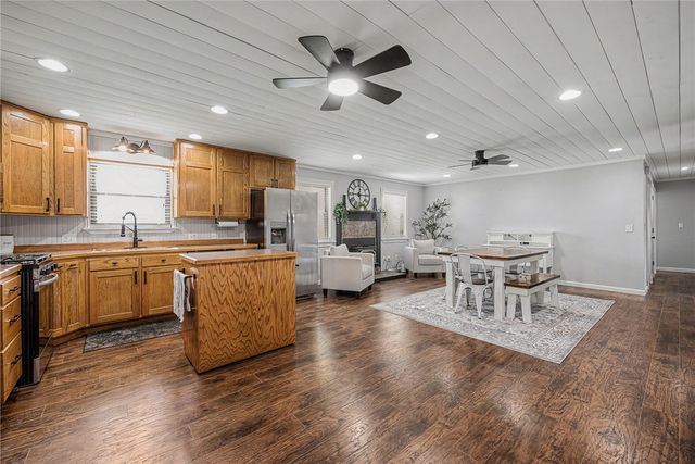 1606 W Green Acres Drive, Rogers, AR 72758