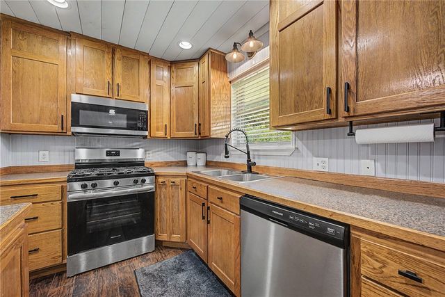 1606 W Green Acres Drive, Rogers, AR 72758
