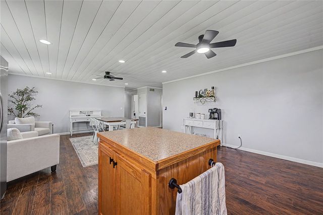 1606 W Green Acres Drive, Rogers, AR 72758