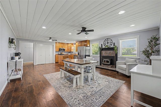 1606 W Green Acres Drive, Rogers, AR 72758