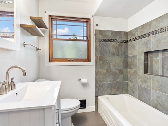 2701 Ne 105TH Ave, Portland, OR 97220