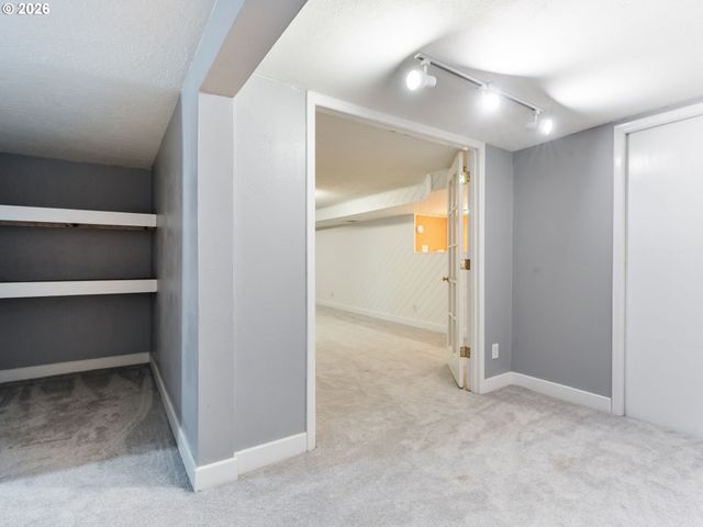 2701 Ne 105TH Ave, Portland, OR 97220