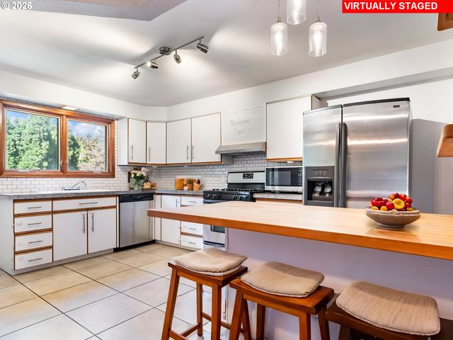 2701 Ne 105TH Ave, Portland, OR 97220