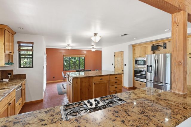 1405 Sigma Chi Road NE, Albuquerque, NM 87106