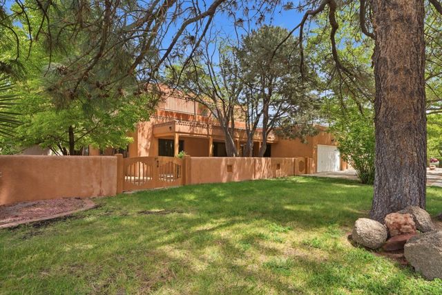 1405 Sigma Chi Road NE, Albuquerque, NM 87106