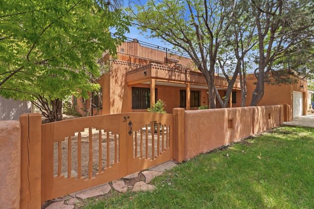 1405 Sigma Chi Road NE, Albuquerque, NM 87106