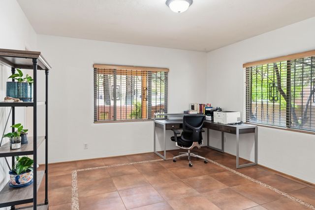 1405 Sigma Chi Road NE, Albuquerque, NM 87106