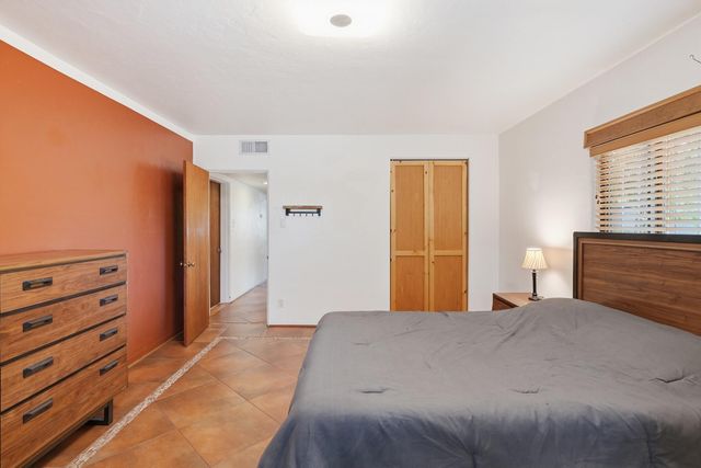 1405 Sigma Chi Road NE, Albuquerque, NM 87106