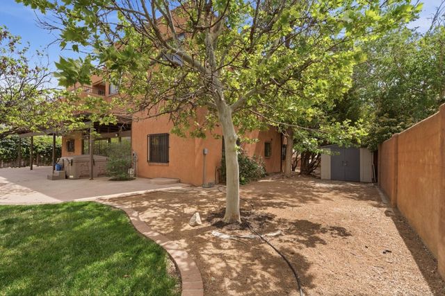 1405 Sigma Chi Road NE, Albuquerque, NM 87106