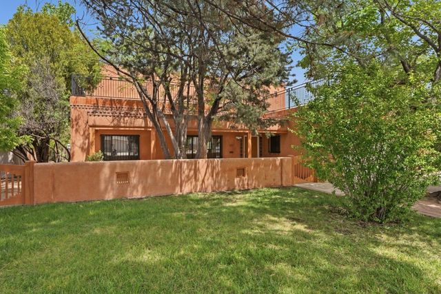 1405 Sigma Chi Road NE, Albuquerque, NM 87106