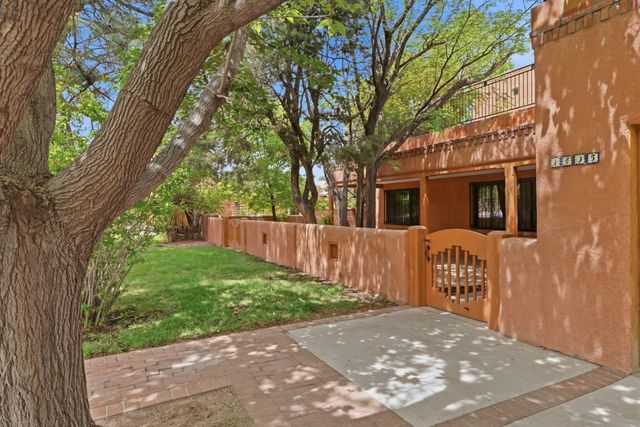 1405 Sigma Chi Road NE, Albuquerque, NM 87106