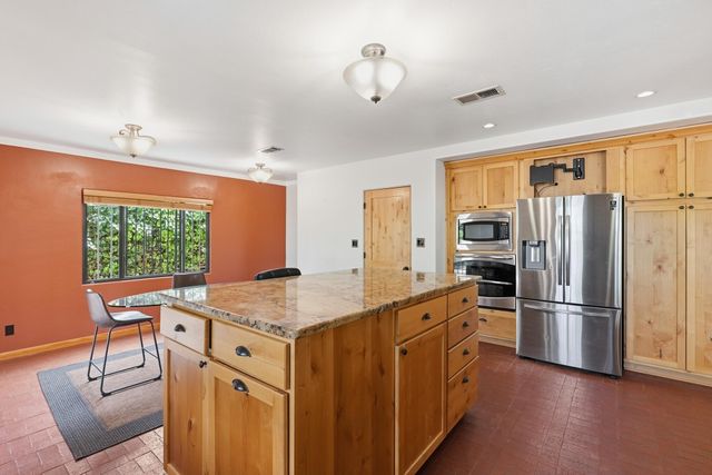 1405 Sigma Chi Road NE, Albuquerque, NM 87106