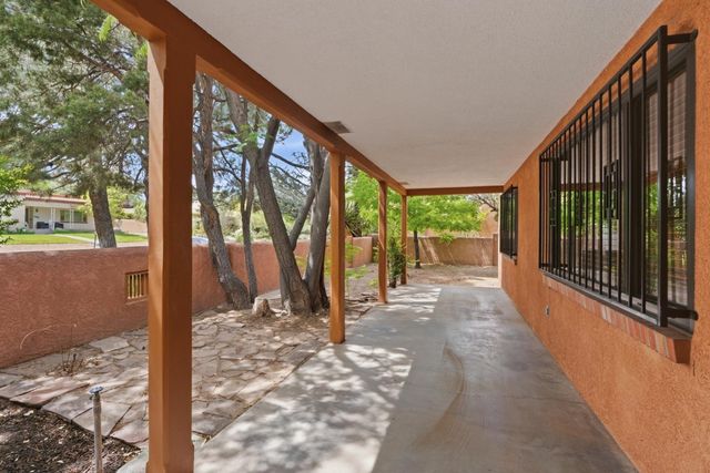 1405 Sigma Chi Road NE, Albuquerque, NM 87106