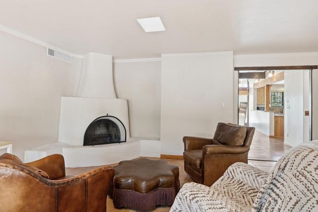 1405 Sigma Chi Road NE, Albuquerque, NM 87106