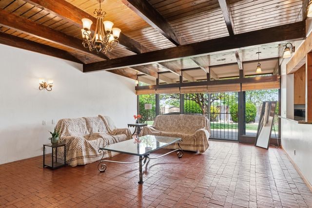 1405 Sigma Chi Road NE, Albuquerque, NM 87106