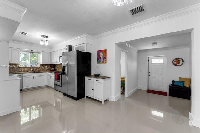 2131 SW 17th Street ., Miami, FL 33145