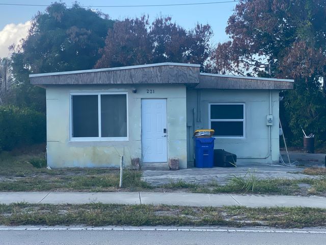 221 NW BAKER Road, Stuart, FL 34994