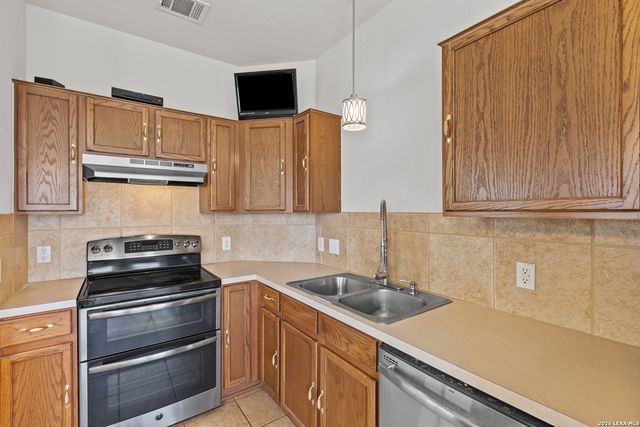 14219 Rosy Finch, San Antonio, TX 78233