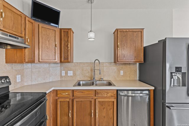 14219 Rosy Finch, San Antonio, TX 78233