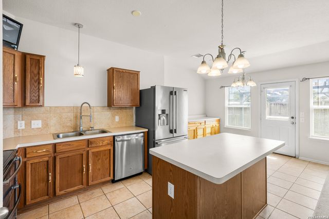 14219 Rosy Finch, San Antonio, TX 78233