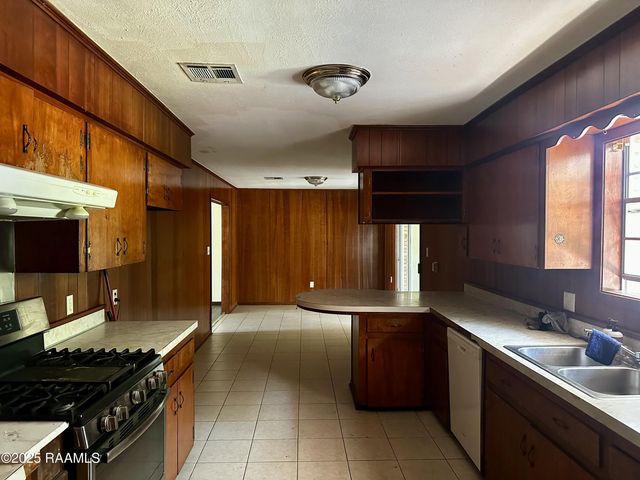 104 E Shamrock Drive, Lafayette, LA 70508