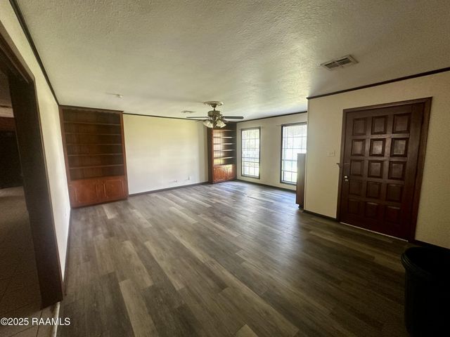 104 E Shamrock Drive, Lafayette, LA 70508