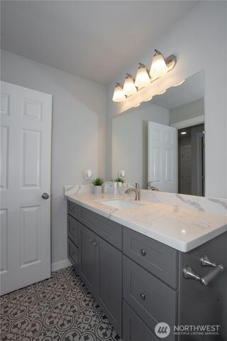 17643 Loop Lane SE, Yelm, WA 98597