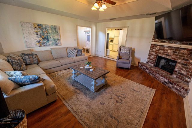 516 Cavaness Dr, Houma, LA 70364