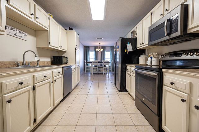 516 Cavaness Dr, Houma, LA 70364