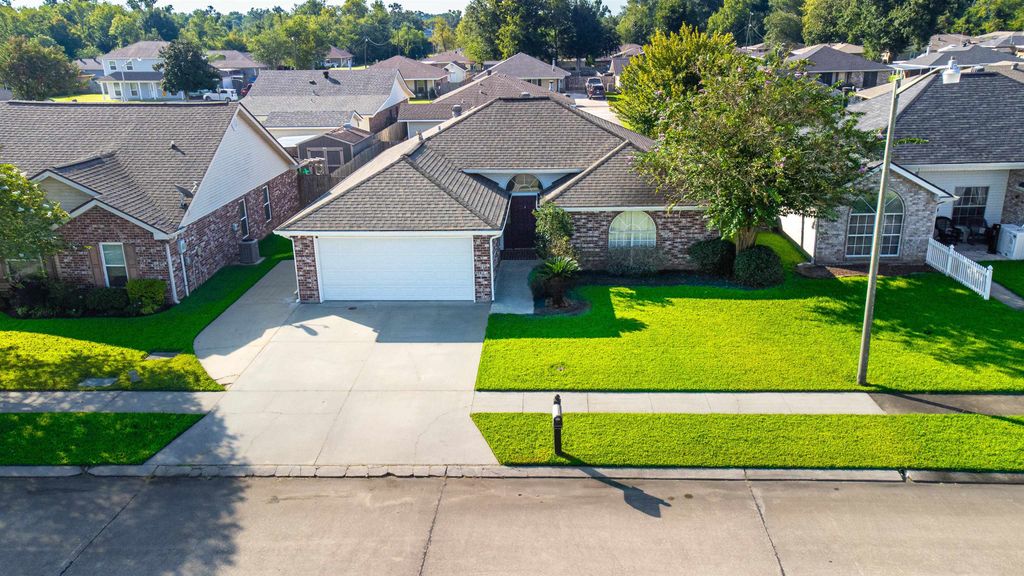 516 Cavaness Dr, Houma, LA 70364