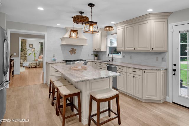 33 Baldwin Avenue, Morganville, NJ 07751